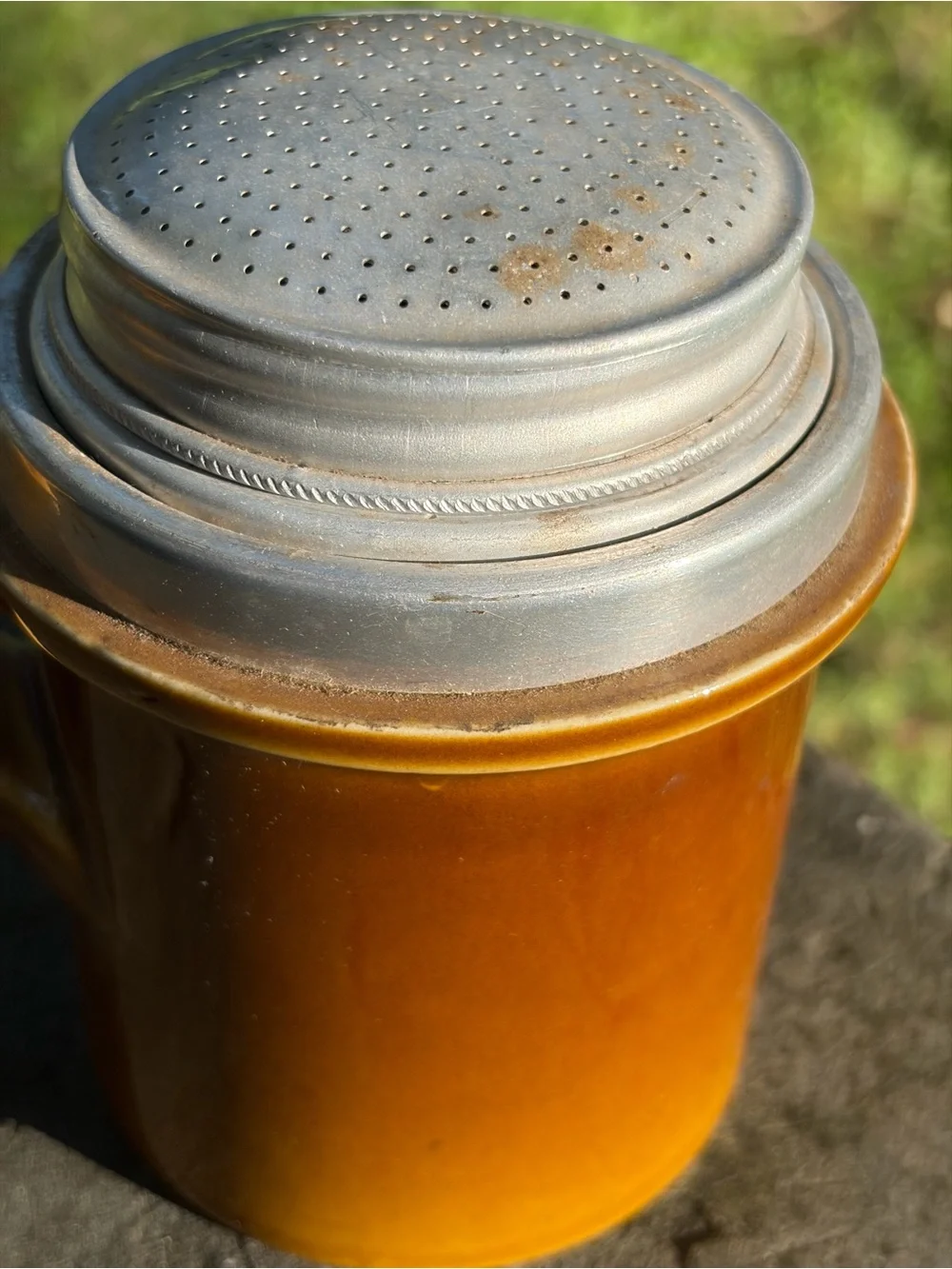 Vtg amber ceramic powder shaker/ muffineer used for powder sugar